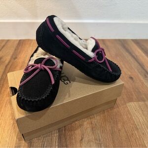 Ugh Dakota slipper size 11 little kids. New and never worn. Smoke free home